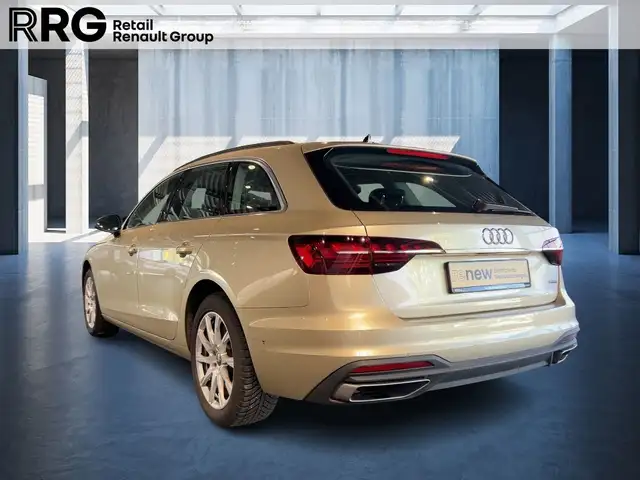 Audi A4 view 4