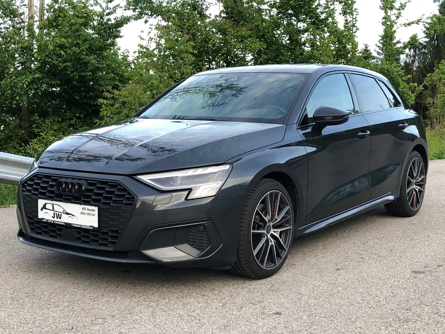 Audi A3 1.Besitz, Garantie-2026, Neuwertig Grau - 1
