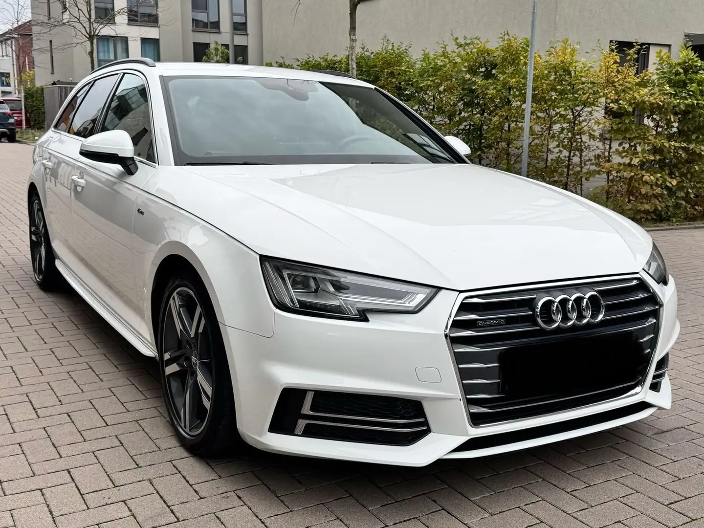 Audi A4 Avant quattro sport Weiß - 1