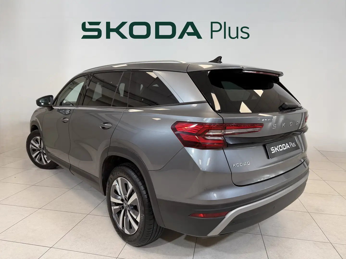 Skoda Kodiaq 1.5TSI m-HEV Selection 4x2 DSG 110kW Gris - 2