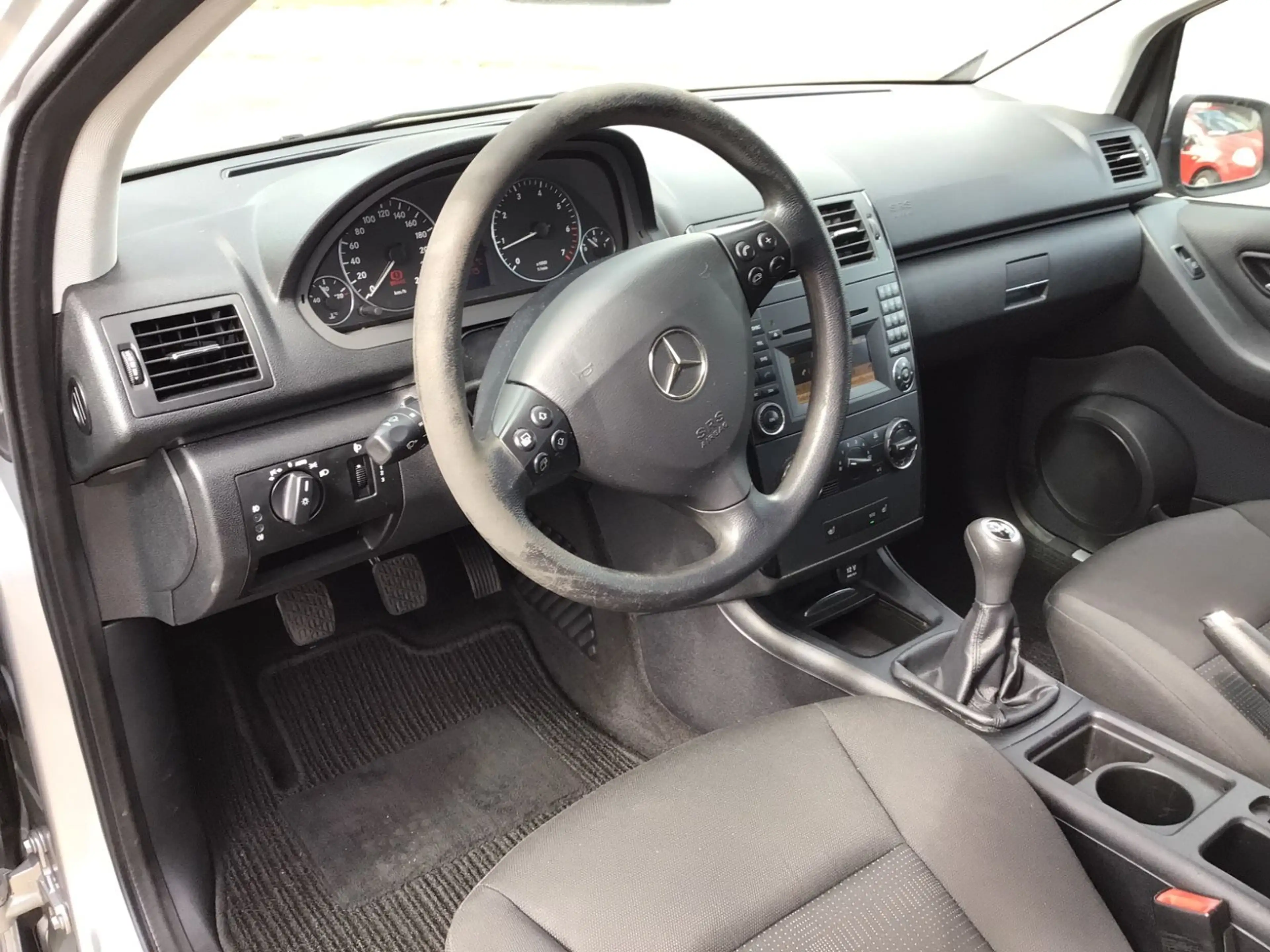 Mercedes-Benz A 180 A A 180 5-türig+Klima — photo 5