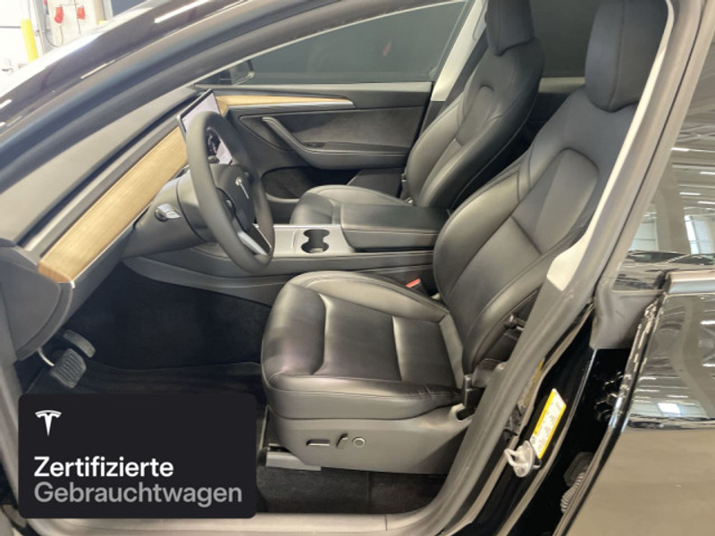 Tesla Model Y Long Range AWD — photo 10