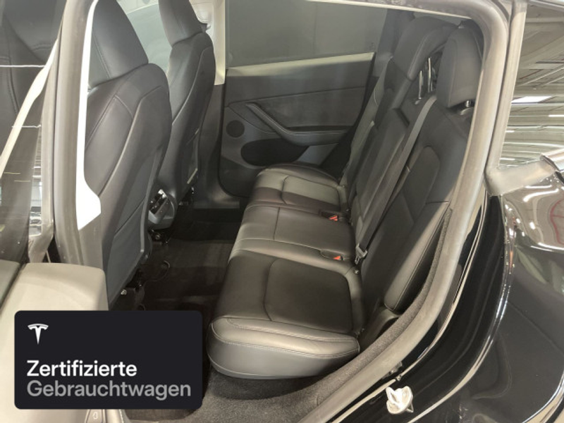 Tesla Model Y Long Range AWD — photo 12