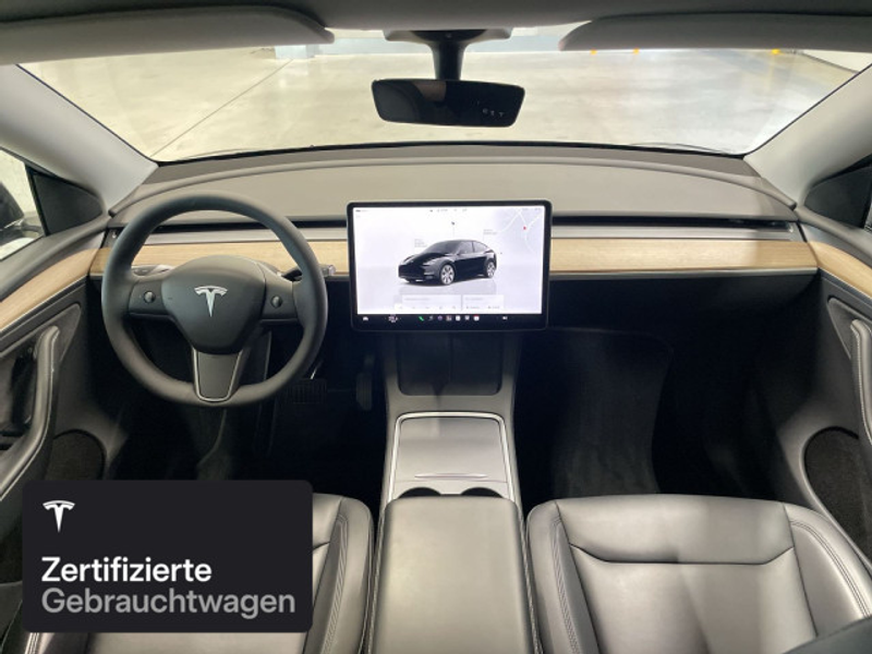 Tesla Model Y Long Range AWD — photo 14