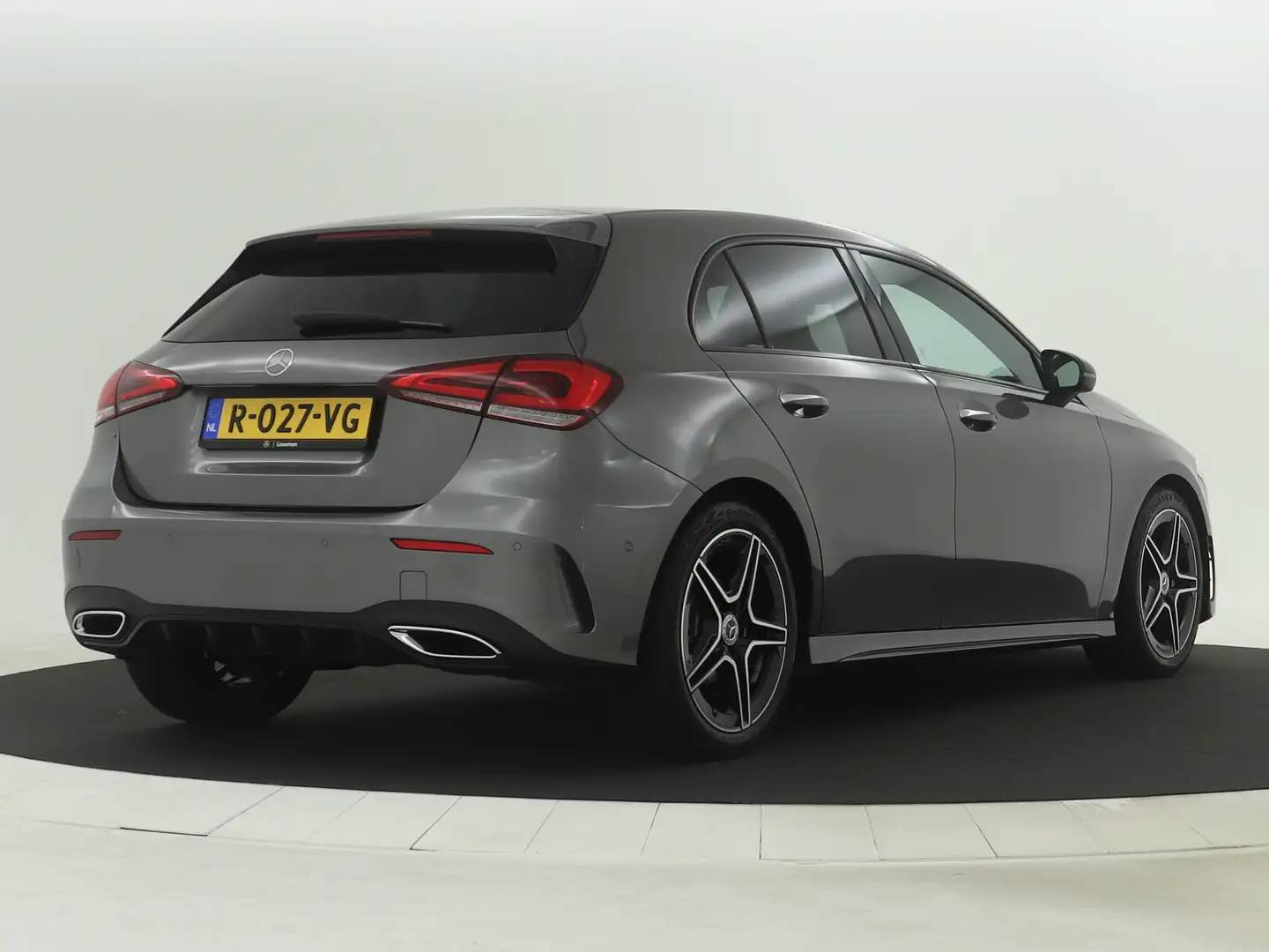 Mercedes-Benz A 180 AMG Line | Achteruitrijcamera | Nightpakket | Sfee Grijs - 2
