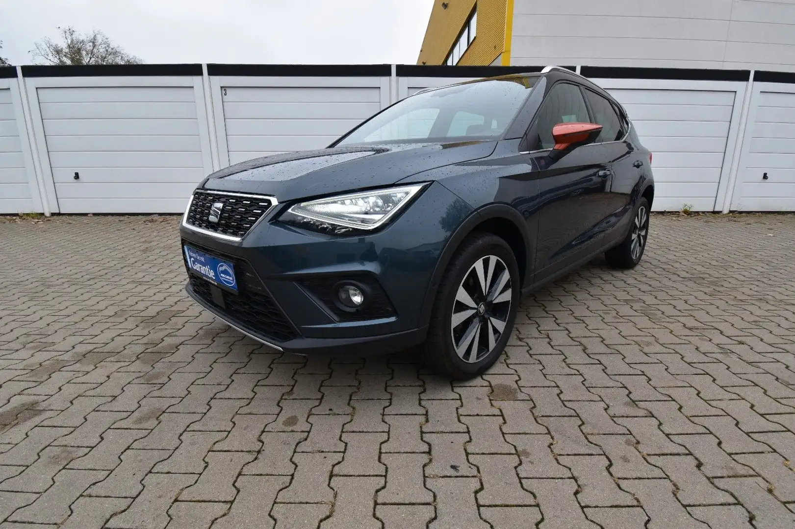 SEAT Arona Beats 1.0 Automatik LED ACC Rückfahrk. DAB Grau - 1