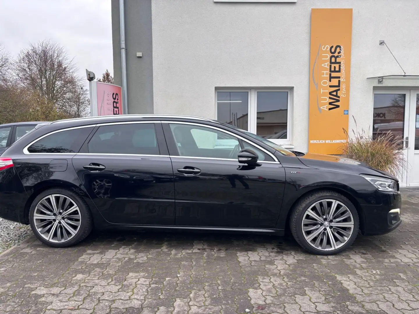 Peugeot 508 SW GT Kombi = Autom. - Leder - Navi - LED = Schwarz - 2