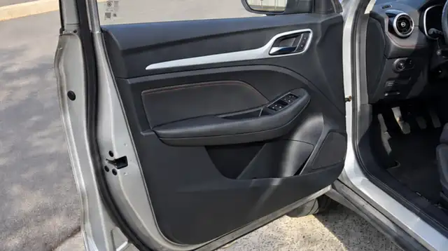 MG ZS view 7