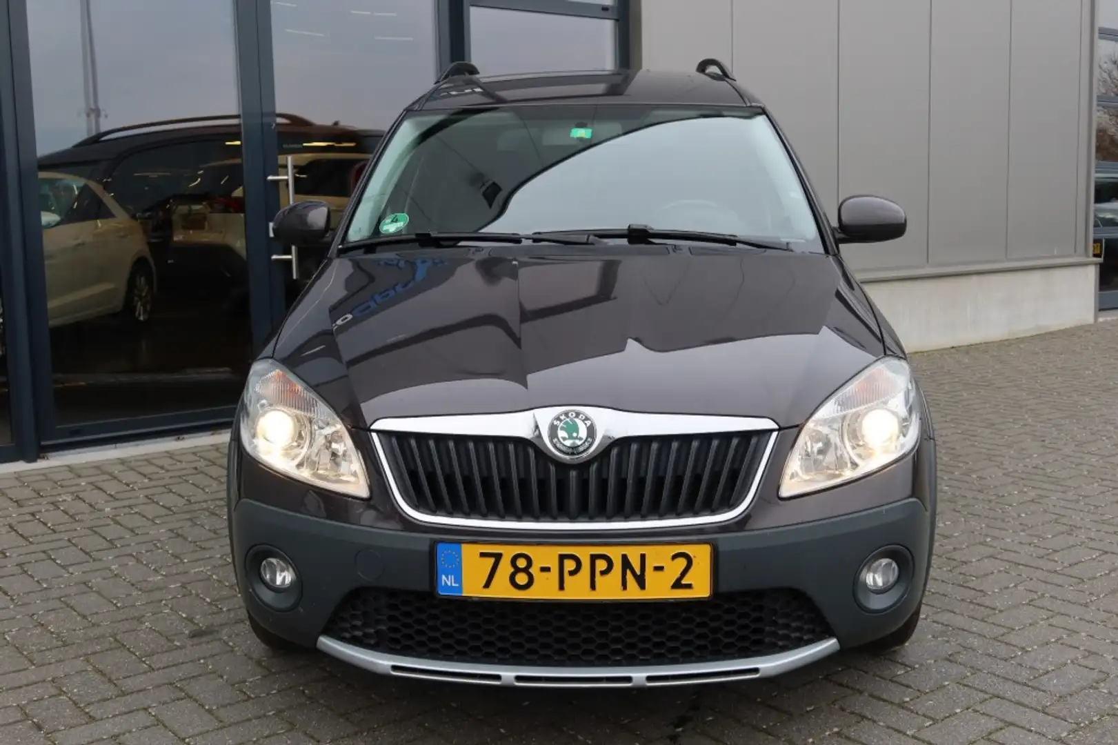 Skoda Roomster 1.2 TSI Dynamic Clima Brun - 2