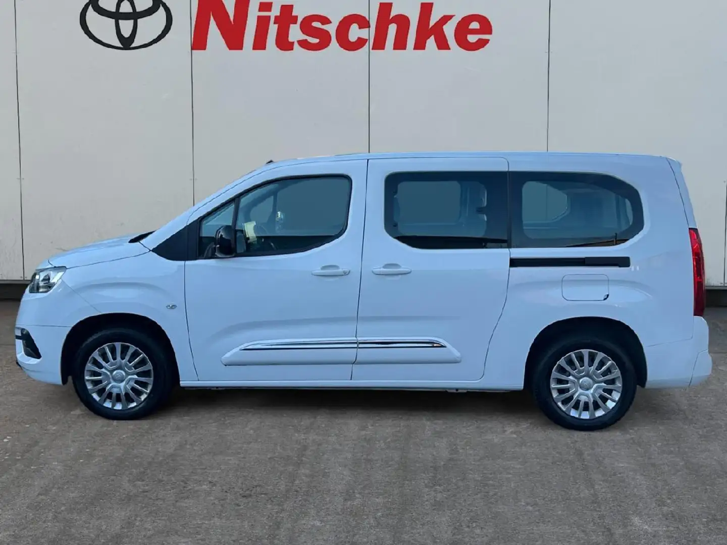 Toyota Proace City 1,5 D-4D L2 Shuttle Blanc - 2