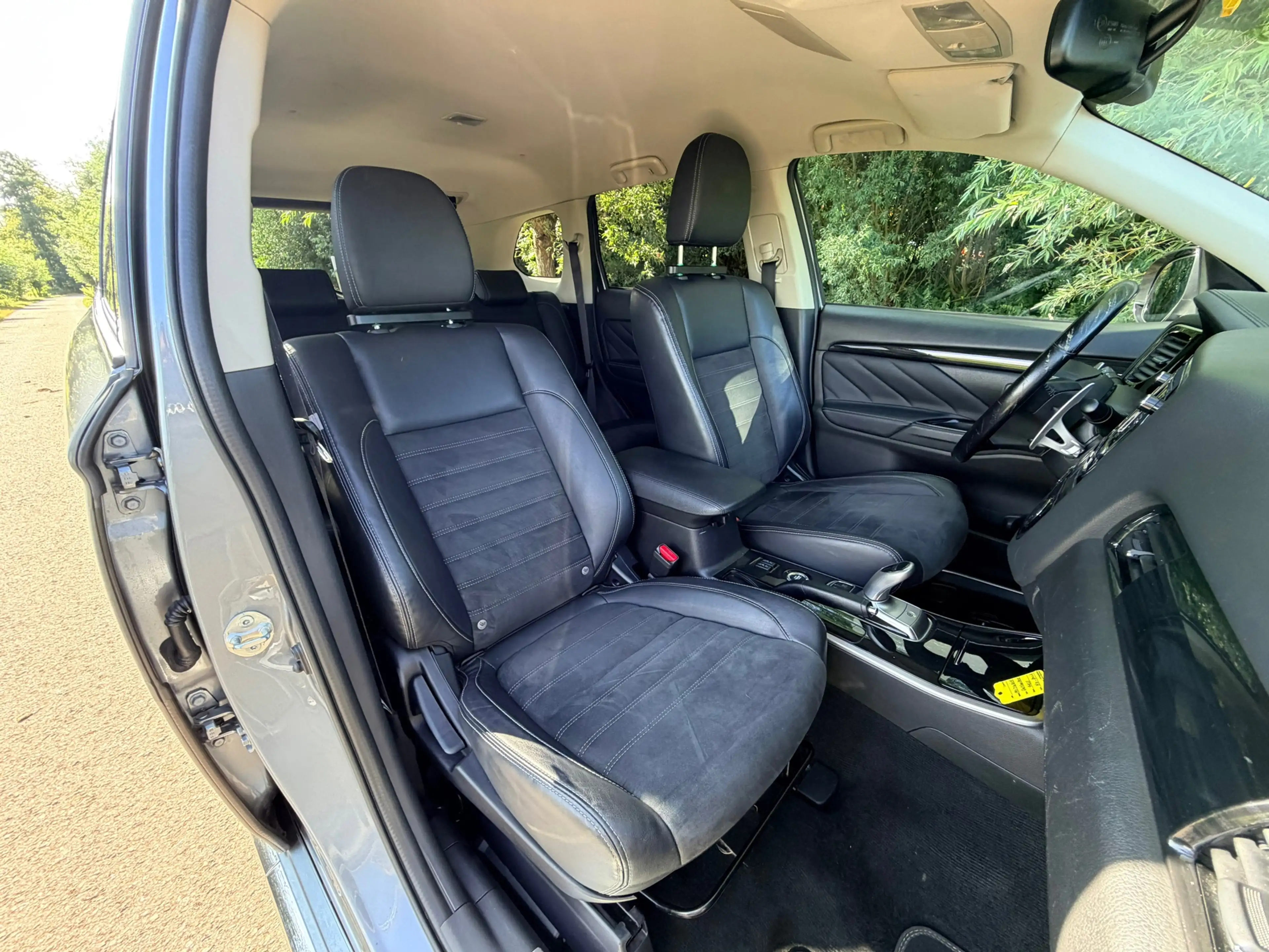Mitsubishi Outlander 2.0 PHEV Executive Edition / Automaat / Airco / Na — photo 2