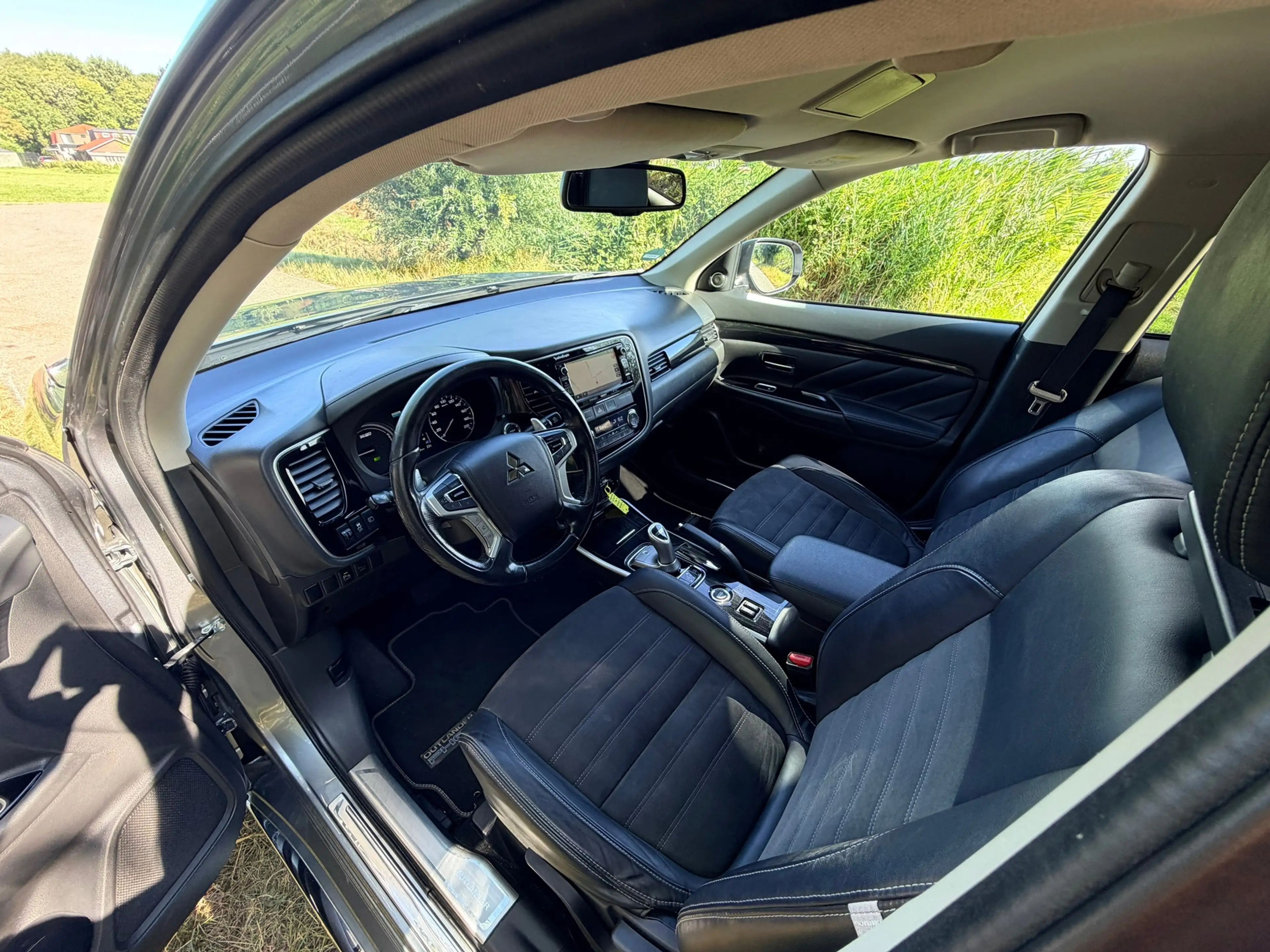Mitsubishi Outlander 2.0 PHEV Executive Edition / Automaat / Airco / Na — photo 24