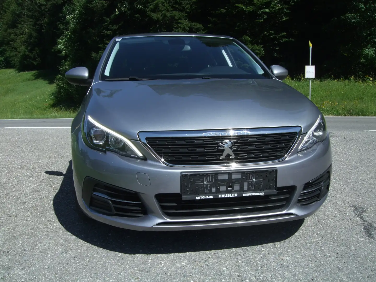 Peugeot 308 Active Blue HDi 130 EAT8 Aut. Grau - 2