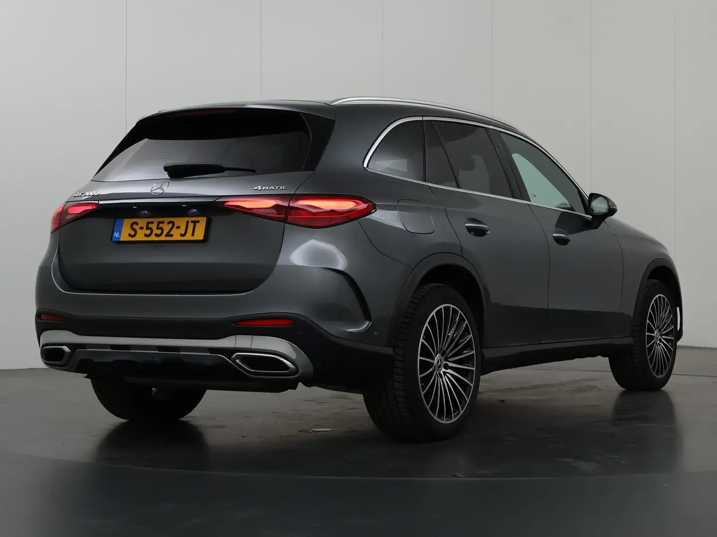 Mercedes-Benz GLC 300 300e 4MATIC AMG Line | Panoramadak | Keyless | 360 Gris - 2