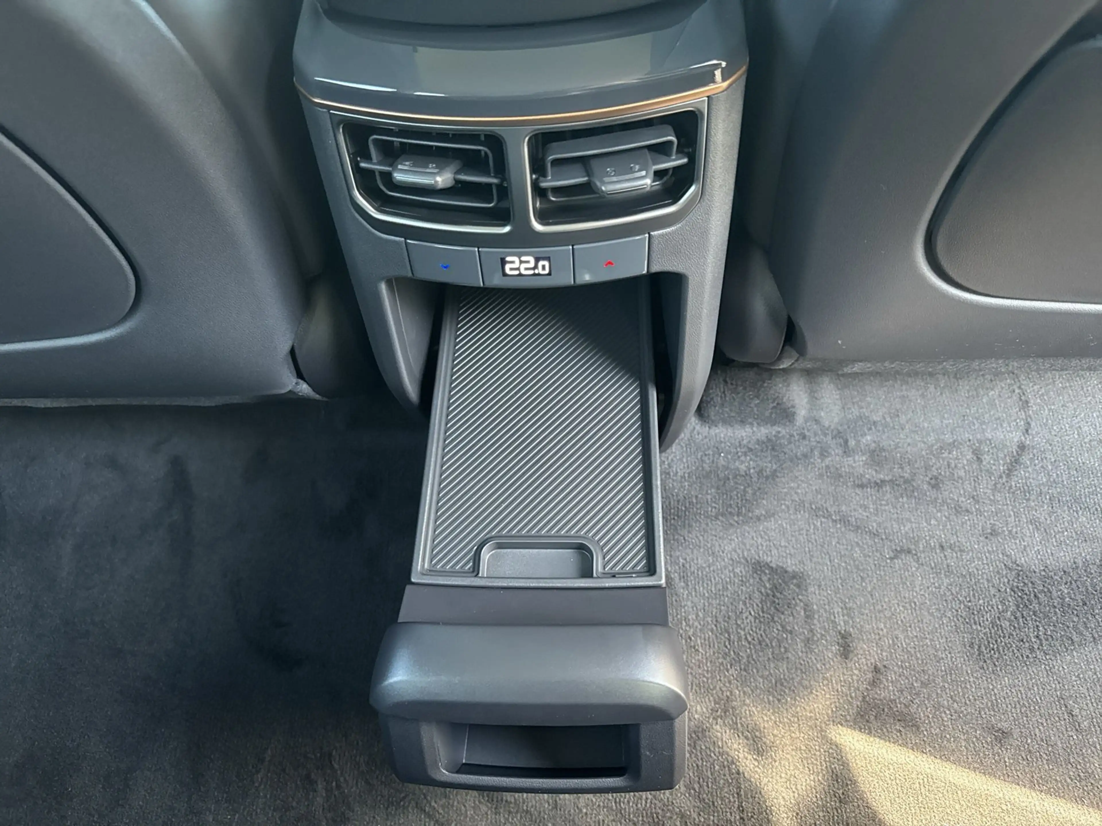 Kia EV5 EARTH PLUS 81,4 kWh 4WD Stdhz,Wide,360,Cam — photo 19