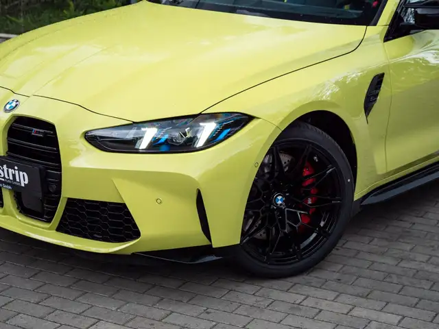 BMW M4 view 2