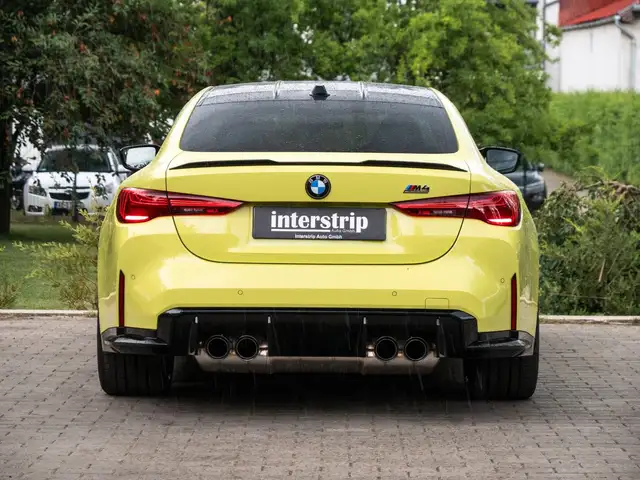BMW M4 view 7