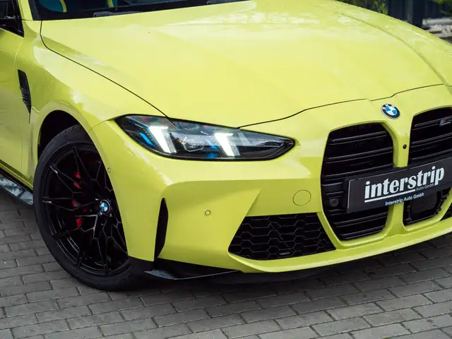 BMW M4 view 4