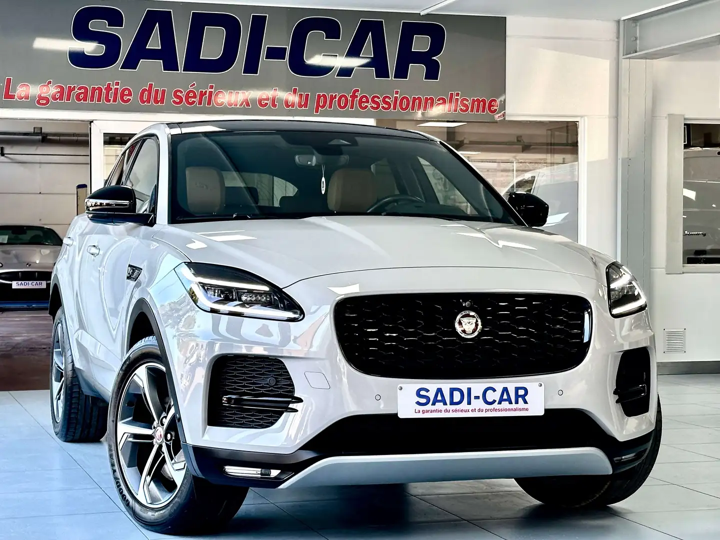 Jaguar E-Pace 1.5 T MHEV P160 - PACK BLACK EDITION Grey - 1
