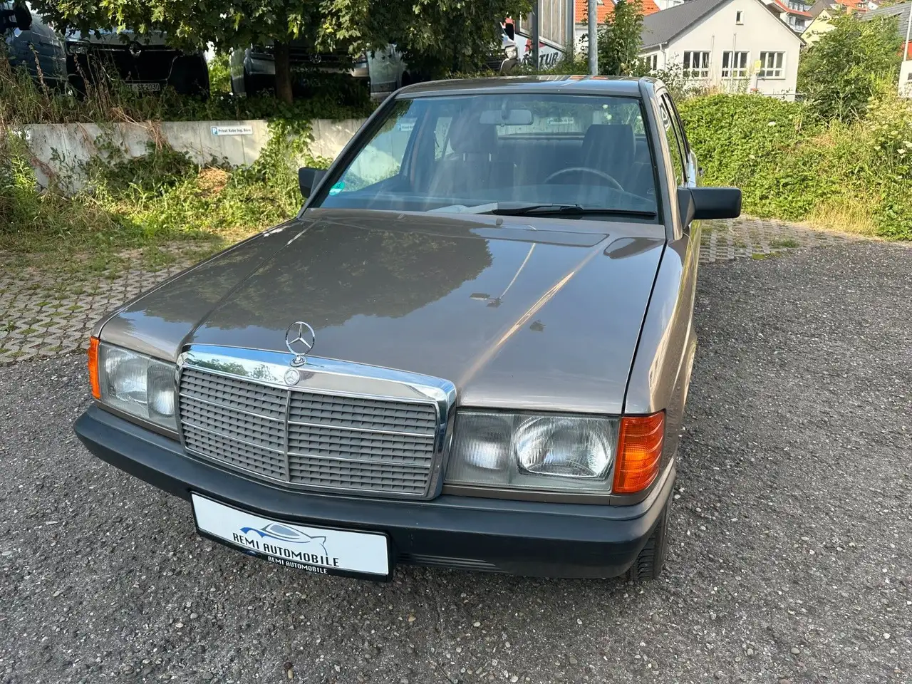 Mercedes-Benz 190 E Oldtimer, foto 2