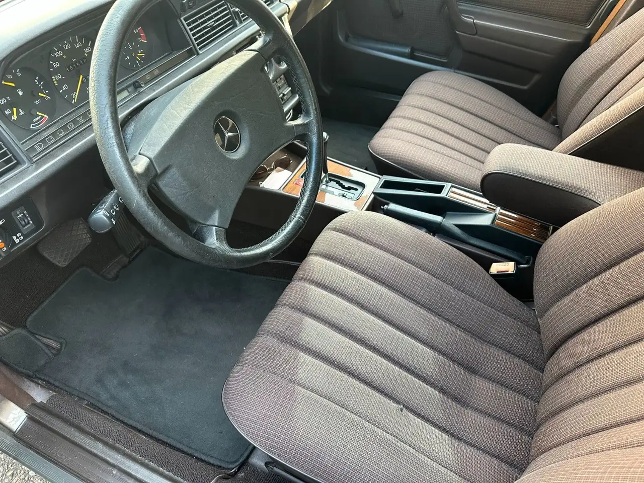 Mercedes-Benz 190 E Oldtimer, foto 11