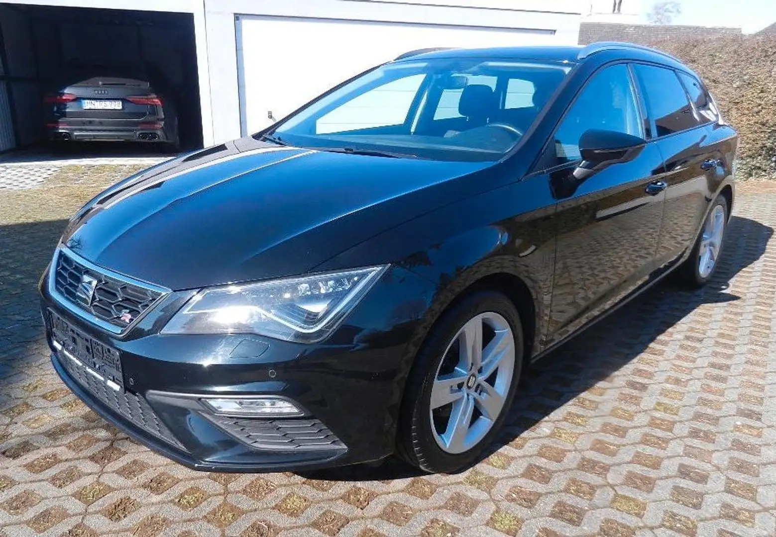SEAT Leon ST FR Navi,Sitzheiz.Panorama Tempomat Schwarz - 1