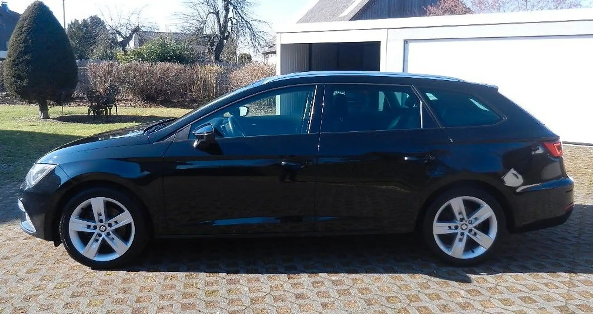 SEAT Leon ST FR Navi,Sitzheiz.Panorama Tempomat Schwarz - 2