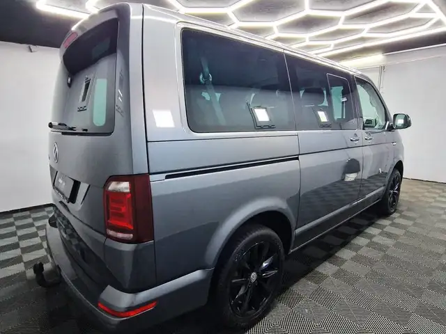 Volkswagen Caravelle view 4
