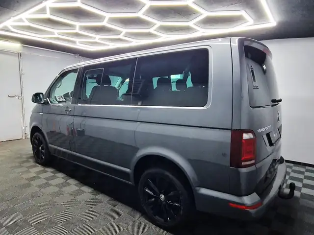 Volkswagen Caravelle view 3