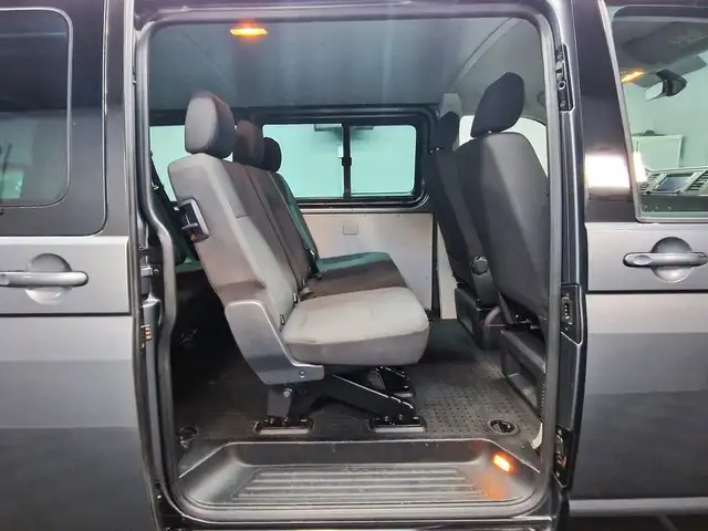 Volkswagen Caravelle view 12