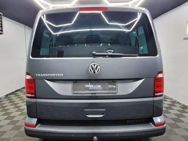Volkswagen Caravelle view 7