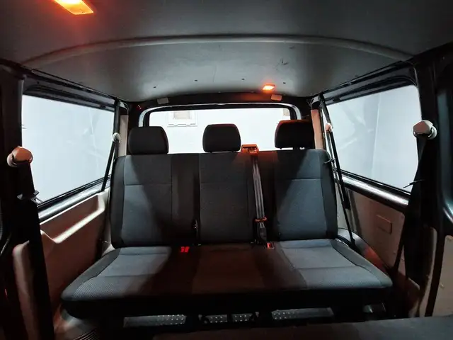 Volkswagen Caravelle view 15