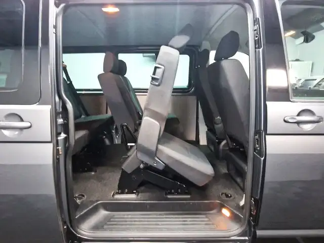 Volkswagen Caravelle view 13