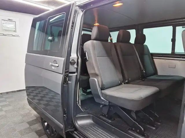 Volkswagen Caravelle view 10