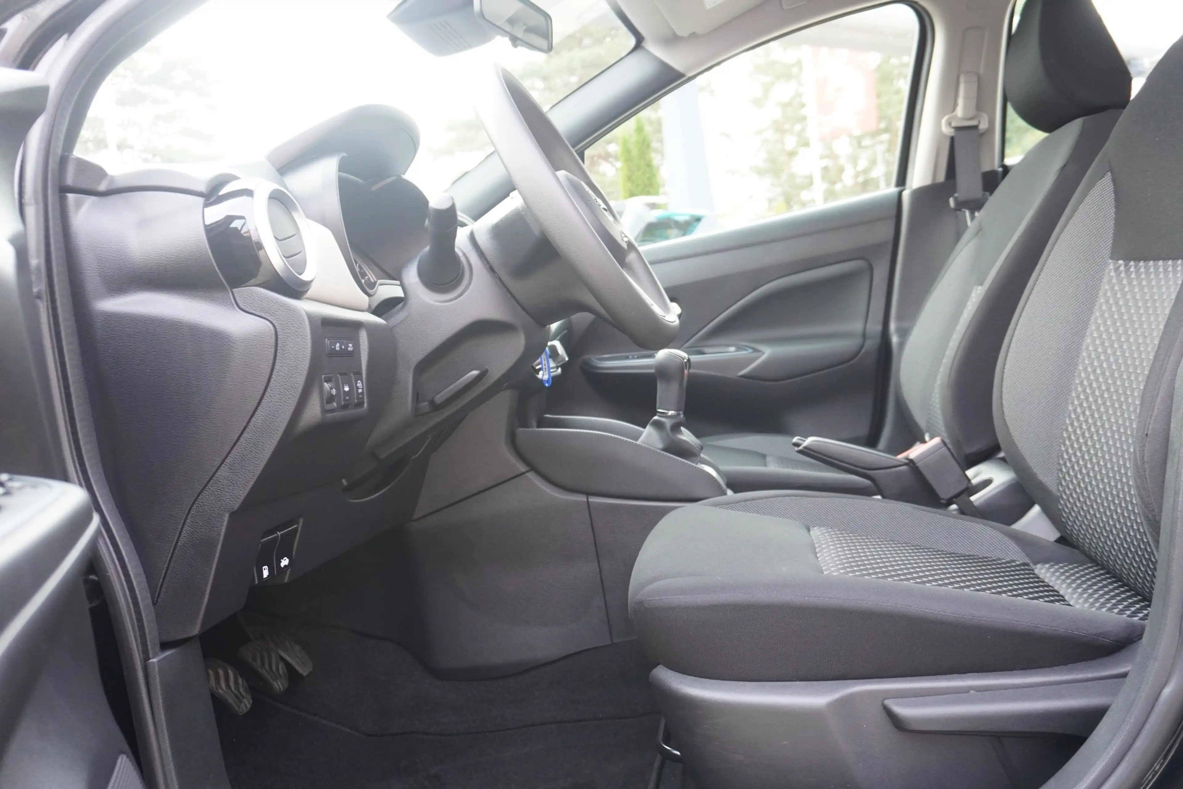 Nissan Micra 1.0 N-Way Navi Tempomat Sitzheizung DAB — photo 11