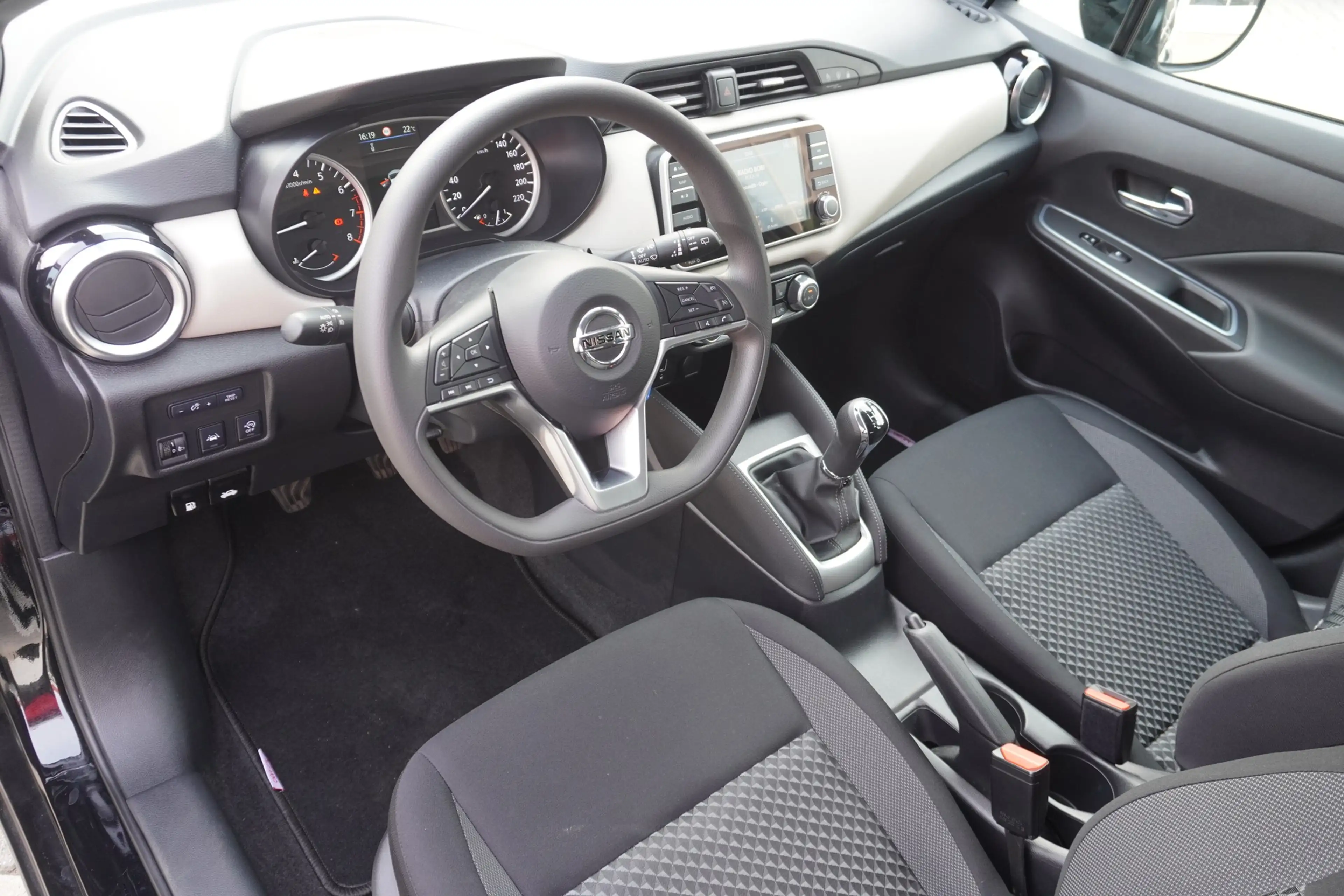 Nissan Micra 1.0 N-Way Navi Tempomat Sitzheizung DAB — photo 10