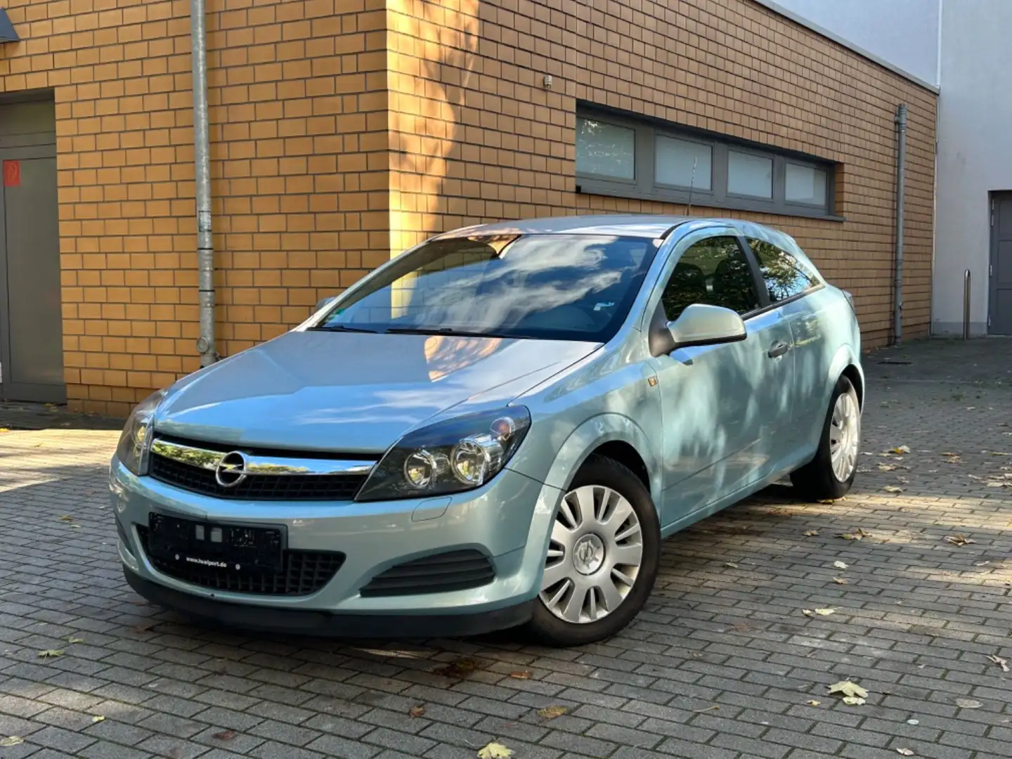 Opel Astra Limousine in Blau gebraucht in Essen für € 3.990
