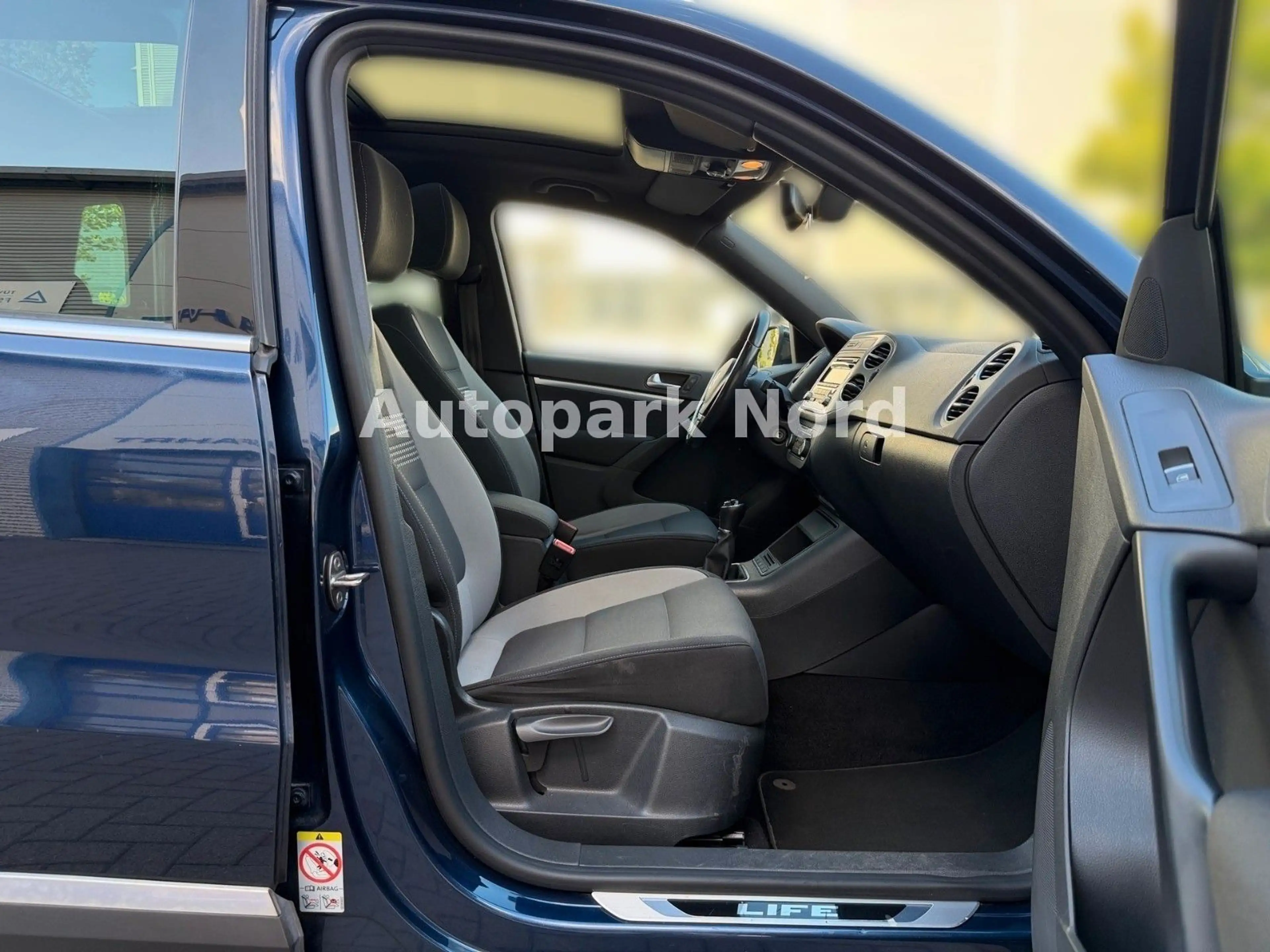 Volkswagen Tiguan Life BMT/PANO/SCHIEBEDACH/SHZ/PDC — photo 12