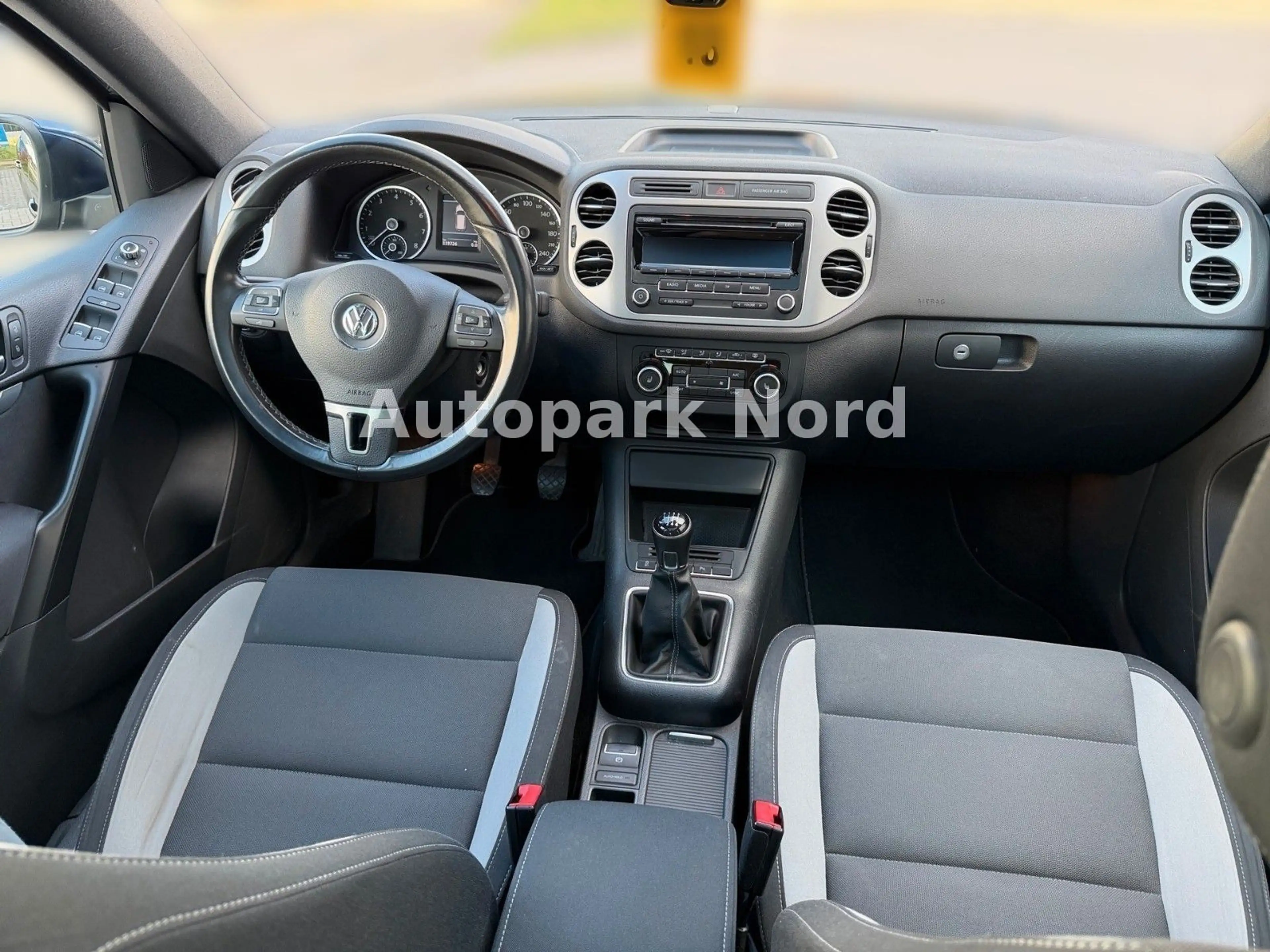 Volkswagen Tiguan Life BMT/PANO/SCHIEBEDACH/SHZ/PDC — photo 14