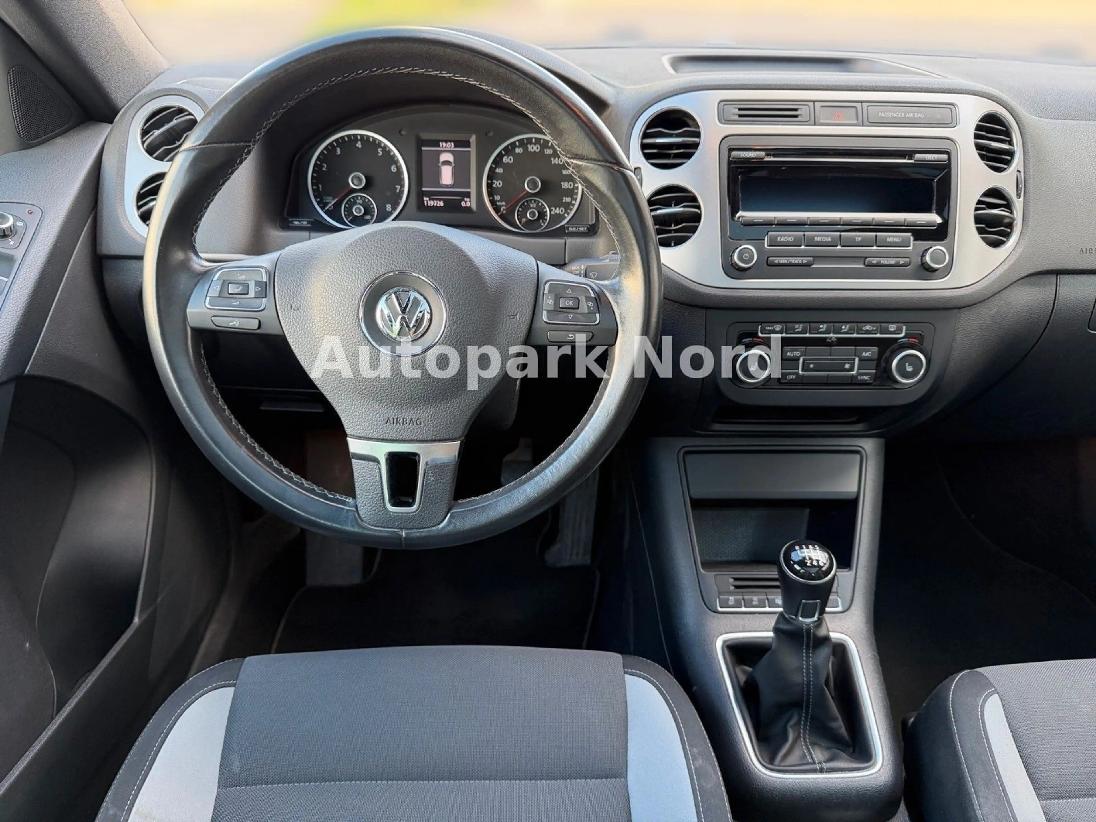 Volkswagen Tiguan Life BMT/PANO/SCHIEBEDACH/SHZ/PDC — photo 11