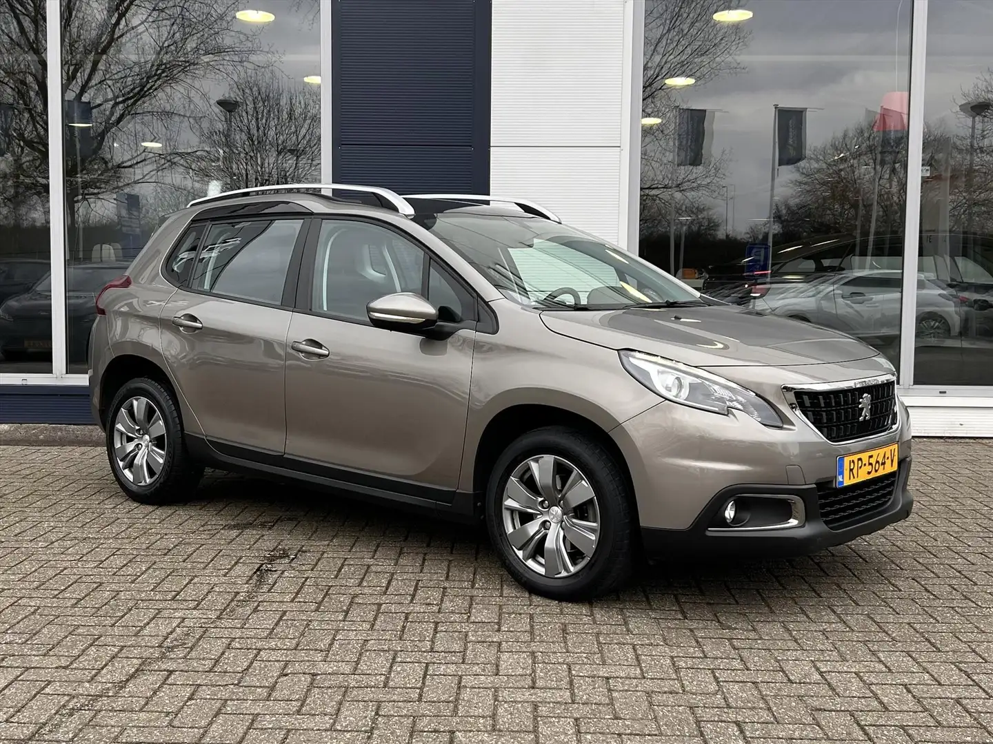 Peugeot 2008 1.2 PureTech 110pk Automaat Blue Lion | Airco | Cr Grijs - 2