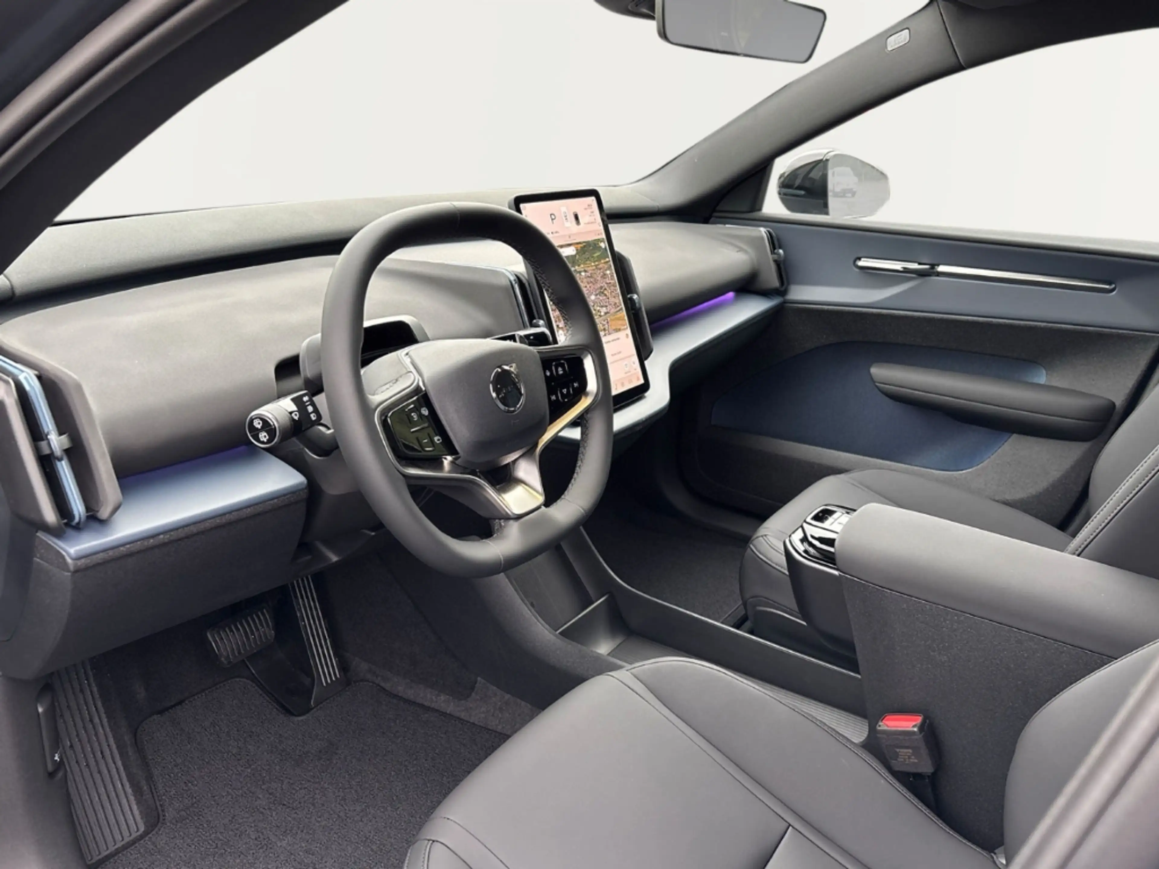 Volvo EX30 P5 Long Range Plus 18'' StandHZG Soundsystem Harma — photo 10
