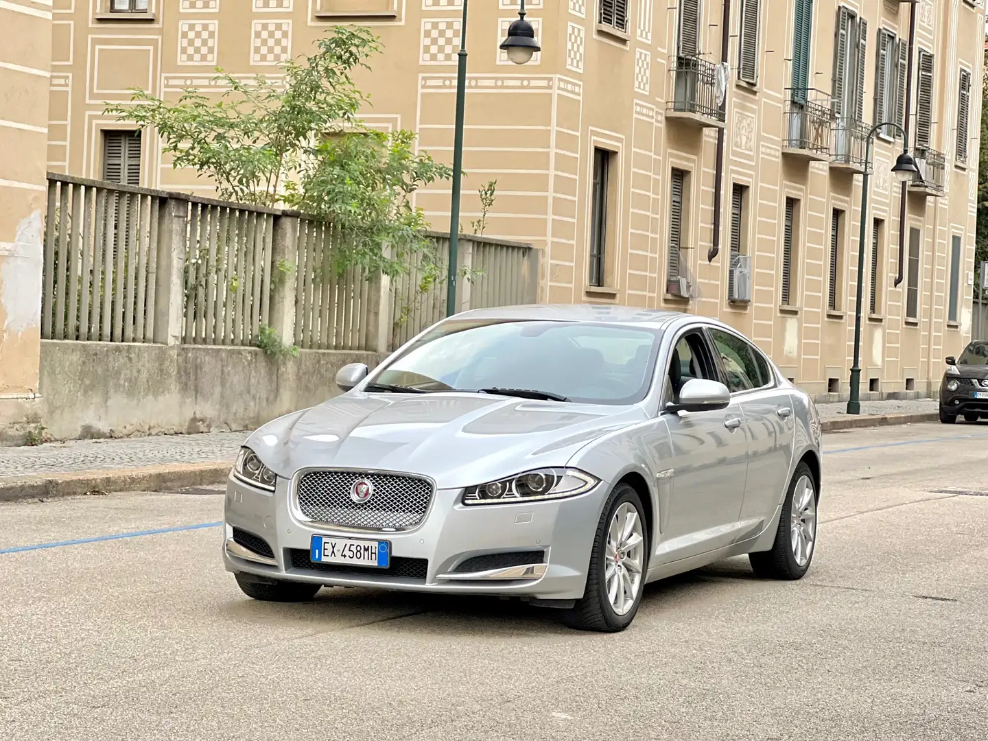 Jaguar XF 3.0 D V6 24V 241cv aut.8 Premium Luxury 1PROPRIET. Plateado - 1