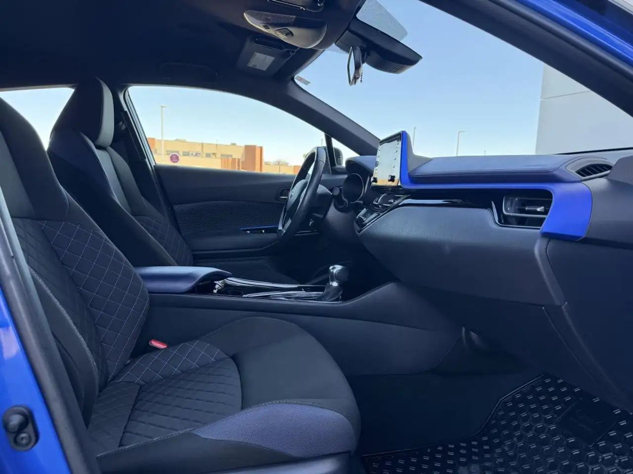 Toyota C-HR снимка Toyota C-HR