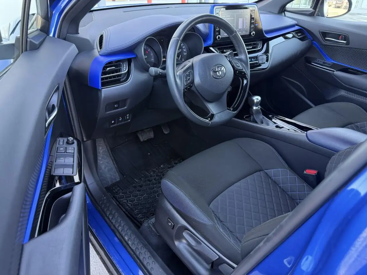 Toyota C-HR снимка Toyota C-HR