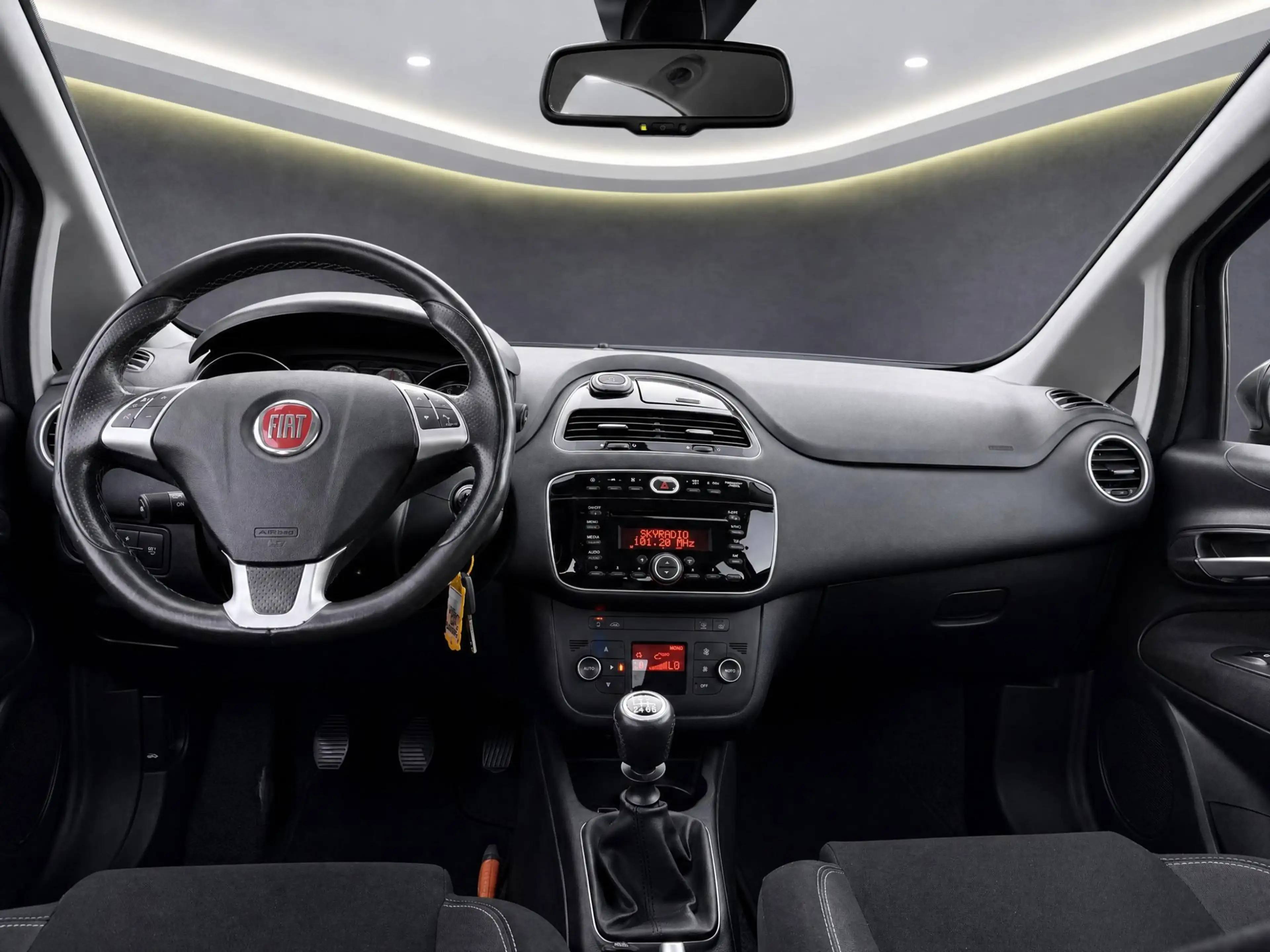 Fiat Punto Evo 0.9 TwinAir Lounge met Climate !!! Stoelverwarming — photo 12