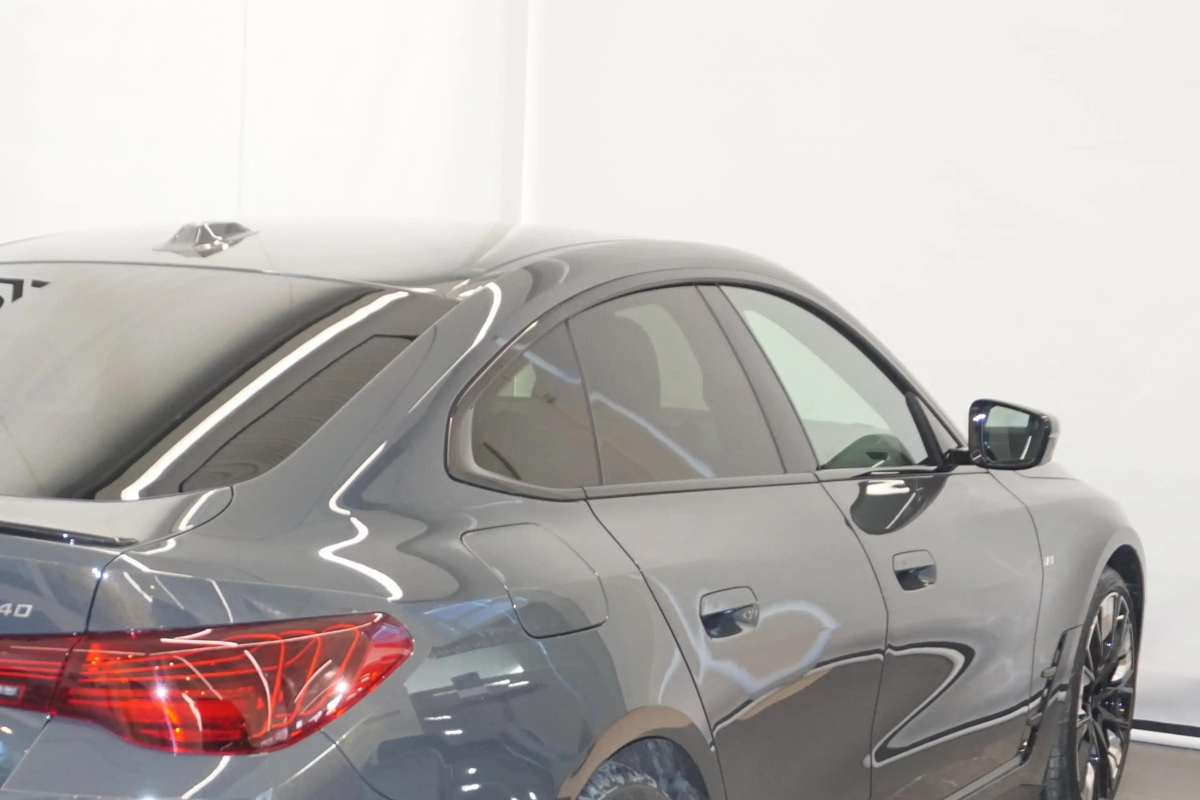 BMW i4 Gran Coupe xDrive40 — photo 11