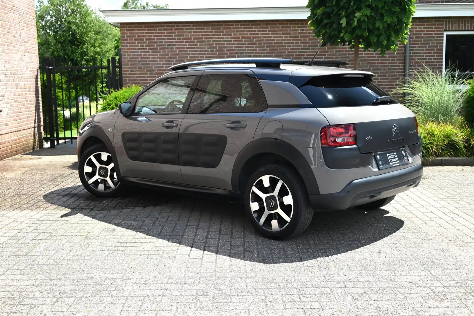 Citroen C4 Cactus 1.2 PureTech Shine Half/Leer Camera Clima Stoelver Brun - 2