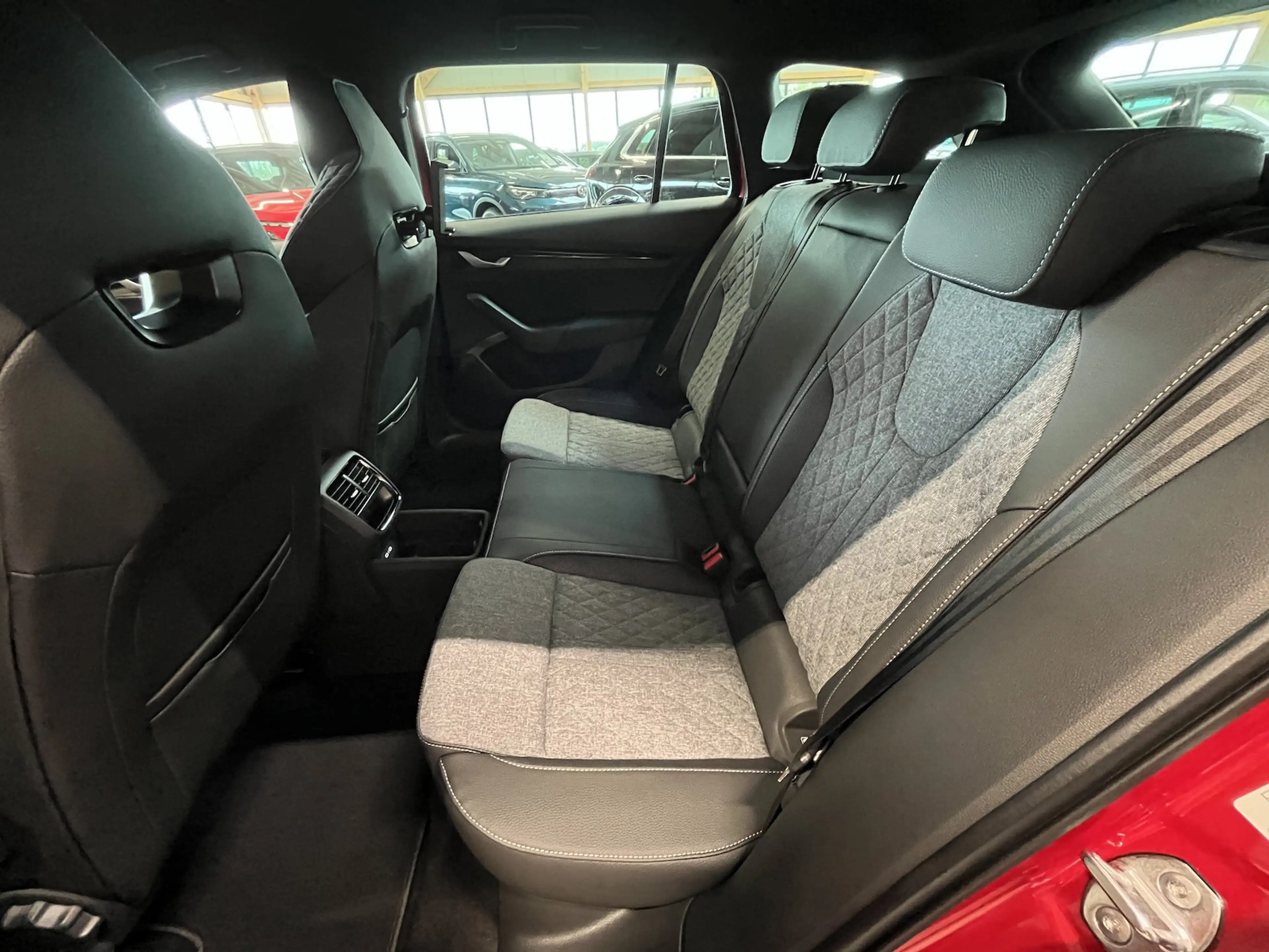 Skoda Octavia Combi 2.0 TDI Sportline AHK 5JG ACC Side — photo 10