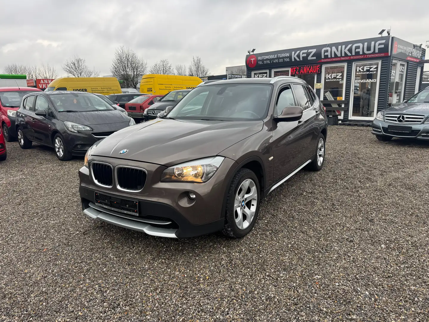 BMW X1 18 d xDrive KLIMAAUTOMATIK!!AHK!!SITZHEIZUNG!!! Brun - 2